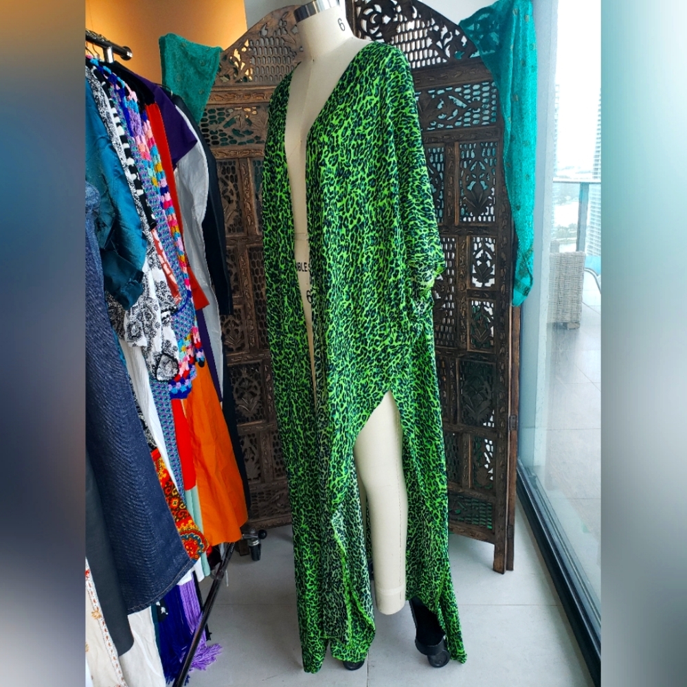 NWOT Live & Muse Flowing Green Leopard Print Lounge Robe Swim BeachCover Up